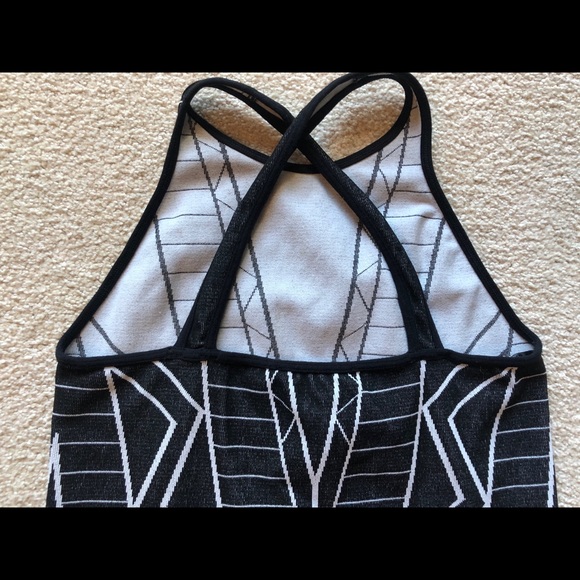 Womens BCBGeneration Black White Pattern Crop Knit Tank Top BCBG Sleeveless M/L - Picture 8 of 12